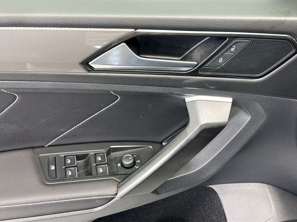 Thumbnail: 2023 Volkswagen Tiguan - 21