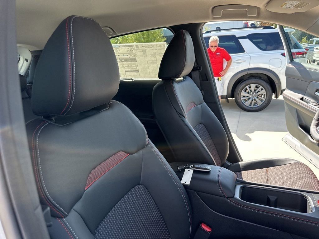 2025 Aspen White Tricoat Nissan Kicks SR FWD SUV
