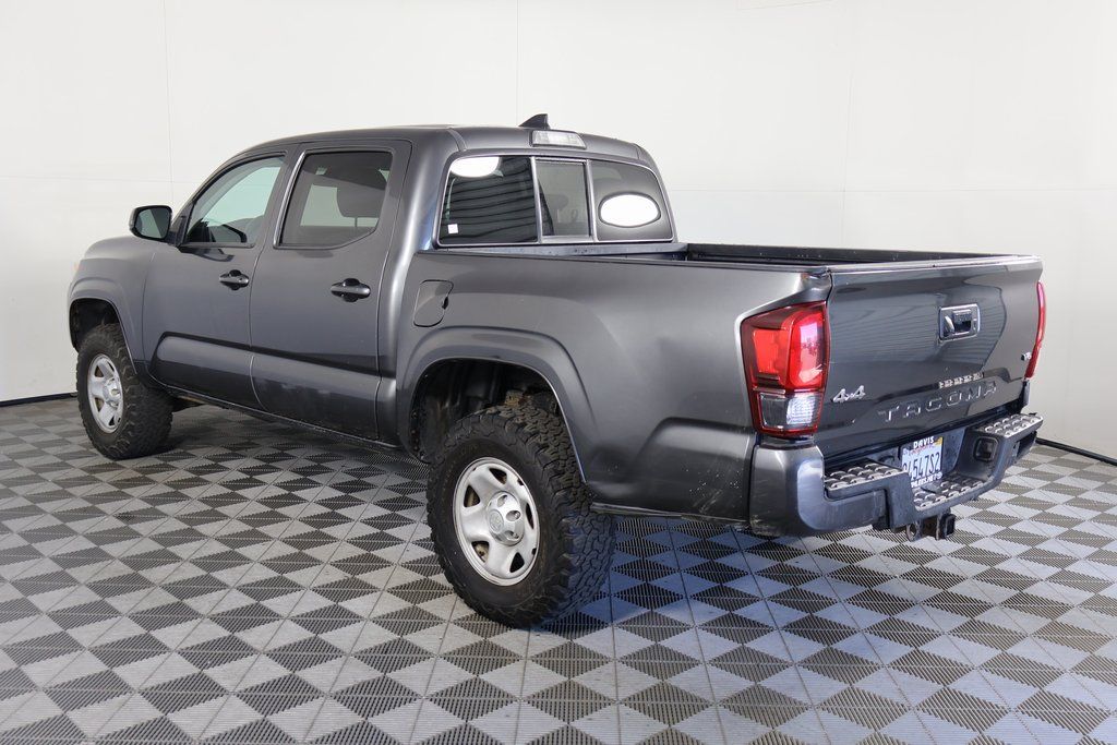 Thumbnail: 2019 Toyota Tacoma - 4