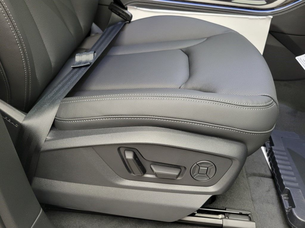 Thumbnail: 2026 Audi Q7 - 17