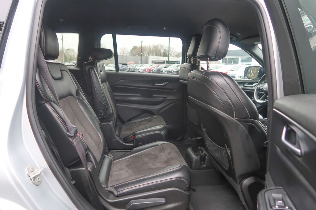 2023 Jeep Grand Cherokee L Altitude 4x2