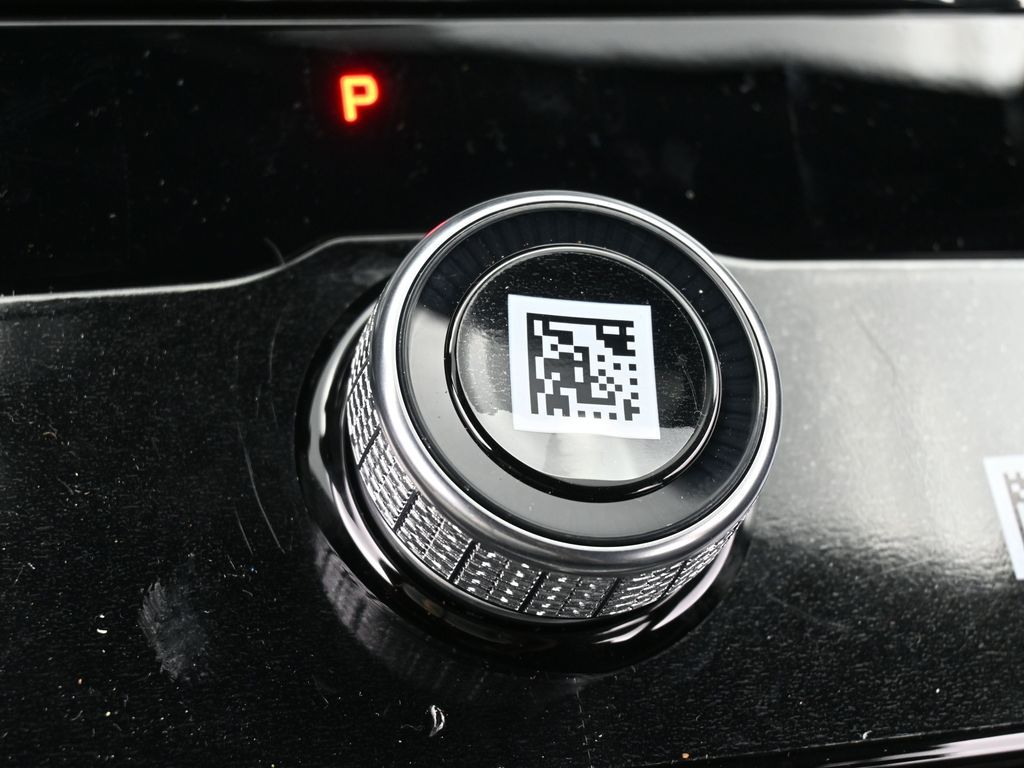 New 2026 Diamond Black Crystal Pearlcoat Jeep Laredo image 21