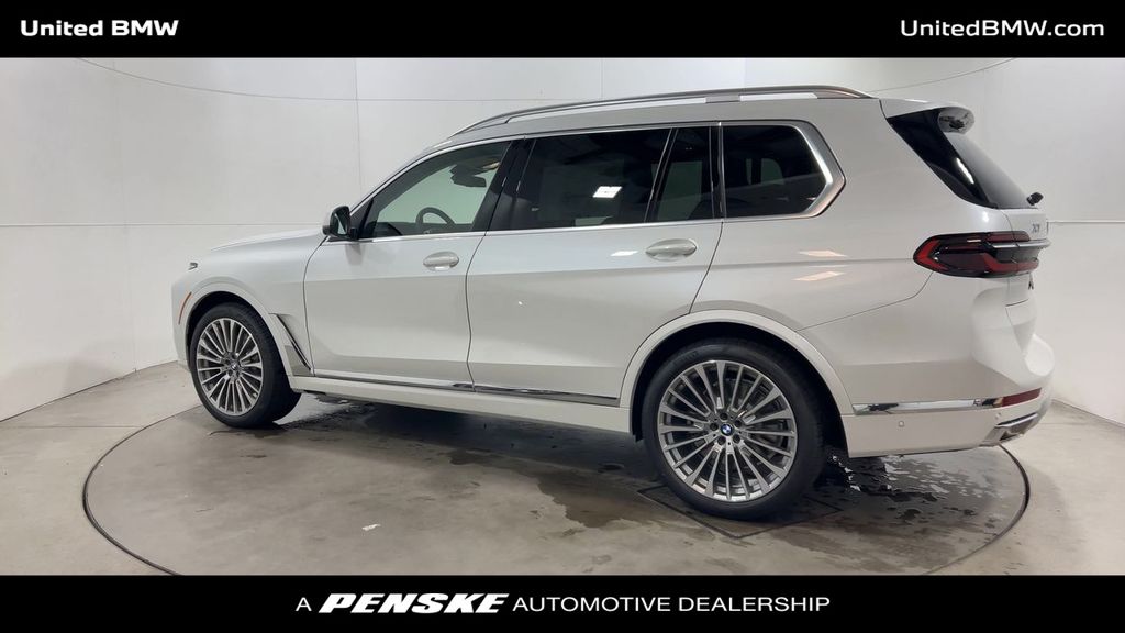 Thumbnail: 2026 BMW X7 - 6