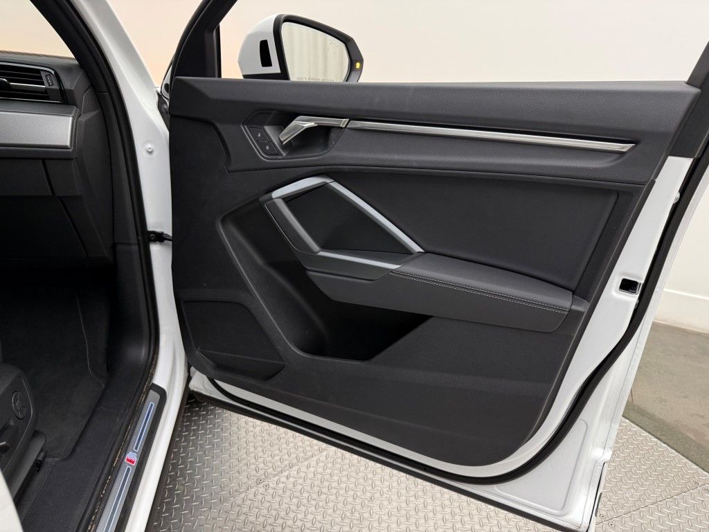 Thumbnail: 2025 Audi Q3 - 18