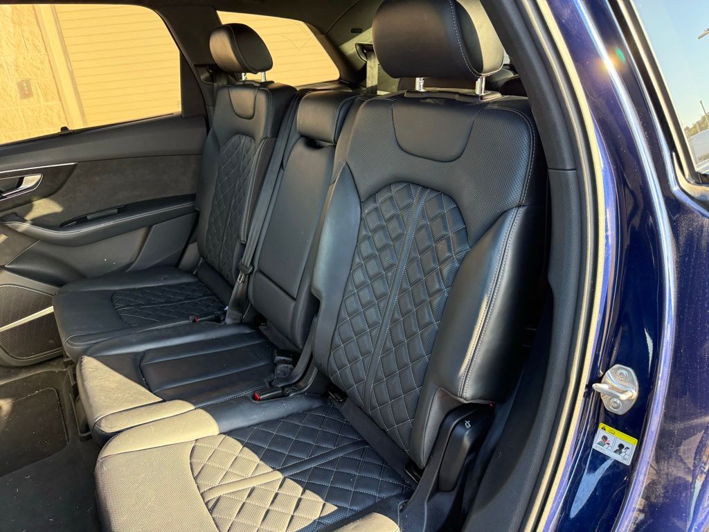 Thumbnail: 2022 Audi SQ7 - 10