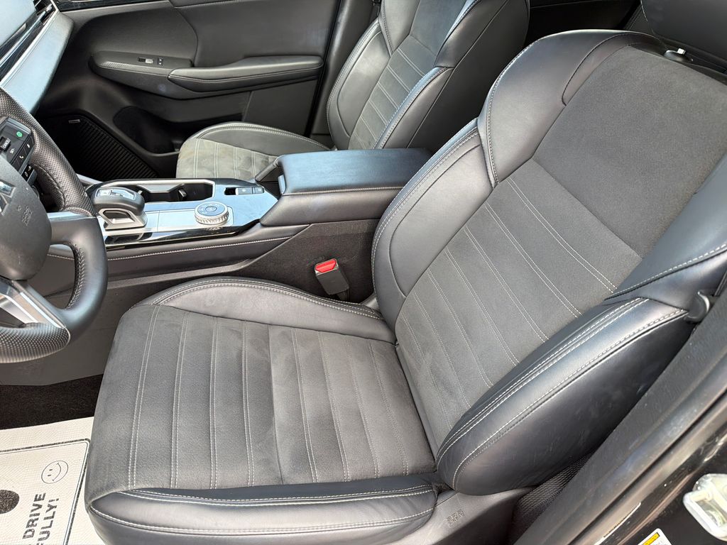 Used 2025 Cosmic Blue Metallic Mitsubishi SE image 9