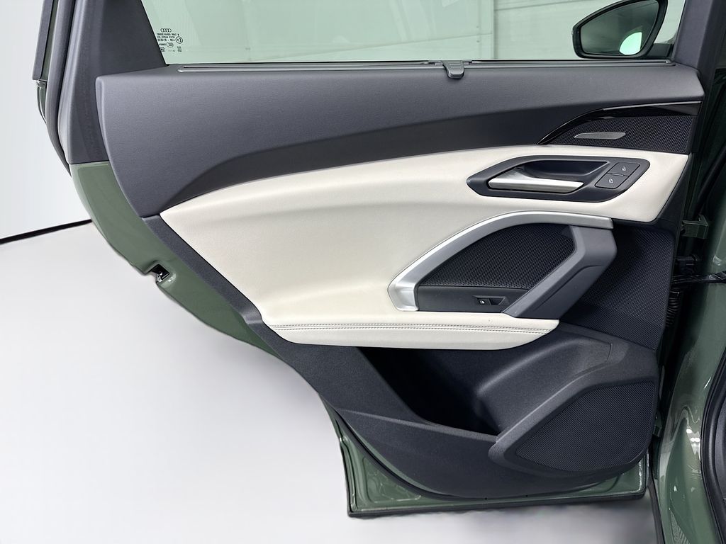 Thumbnail: 2025 Audi Q5 - 25