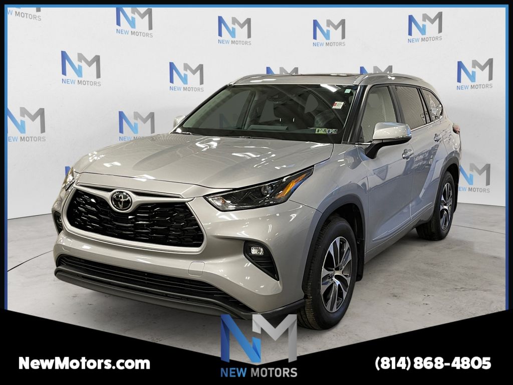 Celestial Silver Metallic 2024 Toyota Highlander XLE AWD SUV / Crossover All-Wheel Drive 8-Speed Automatic