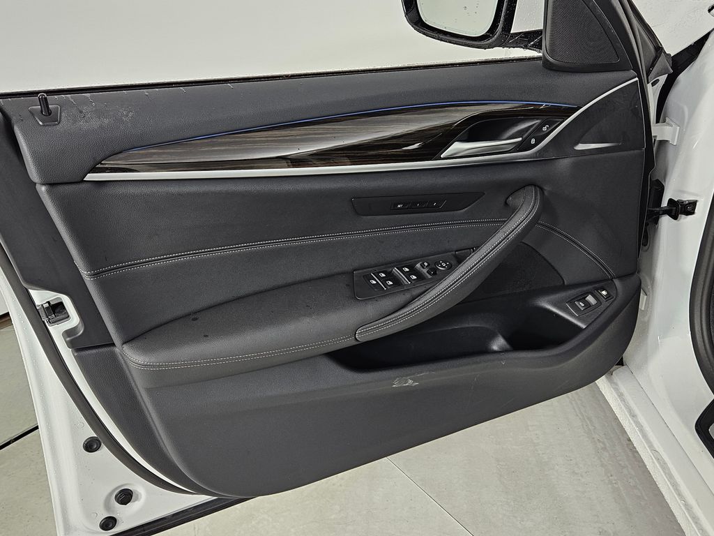 Thumbnail: 2023 BMW 5 Series - 11