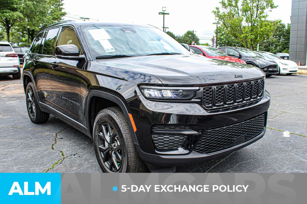 Used 2025 Black Jeep Altitude image 4