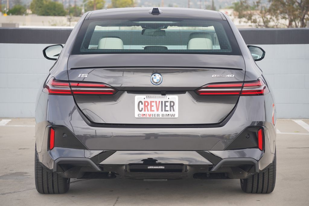 Thumbnail: 2026 BMW i5 - 6