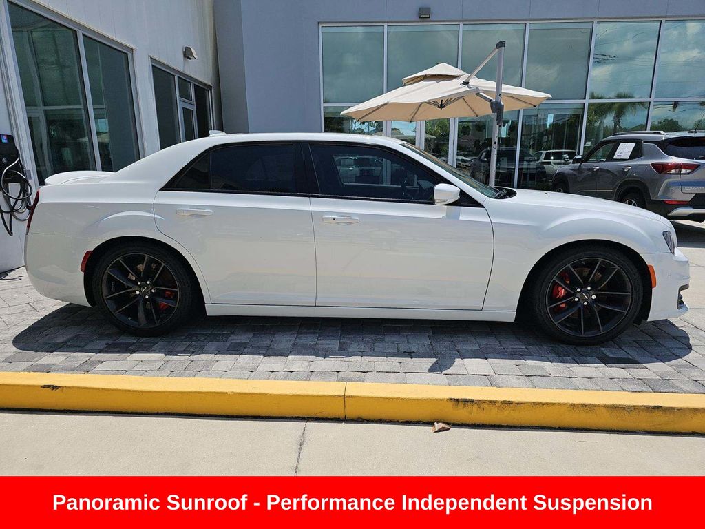 Bright White Clearcoat 2023 Chrysler 300 Sedan Rear-Wheel Drive 8-Speed Automatic