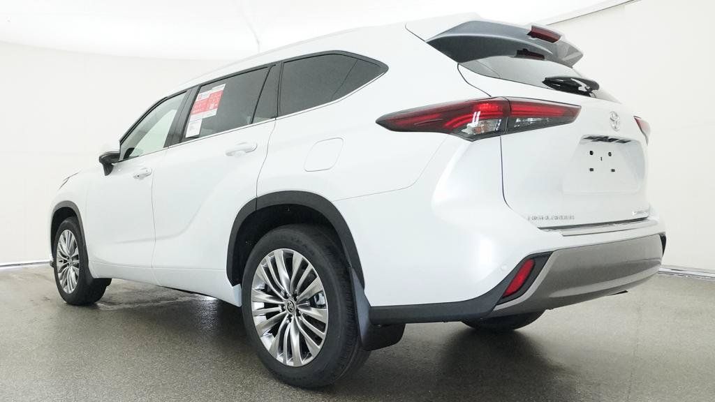 Thumbnail: 2026 Toyota Highlander - 28