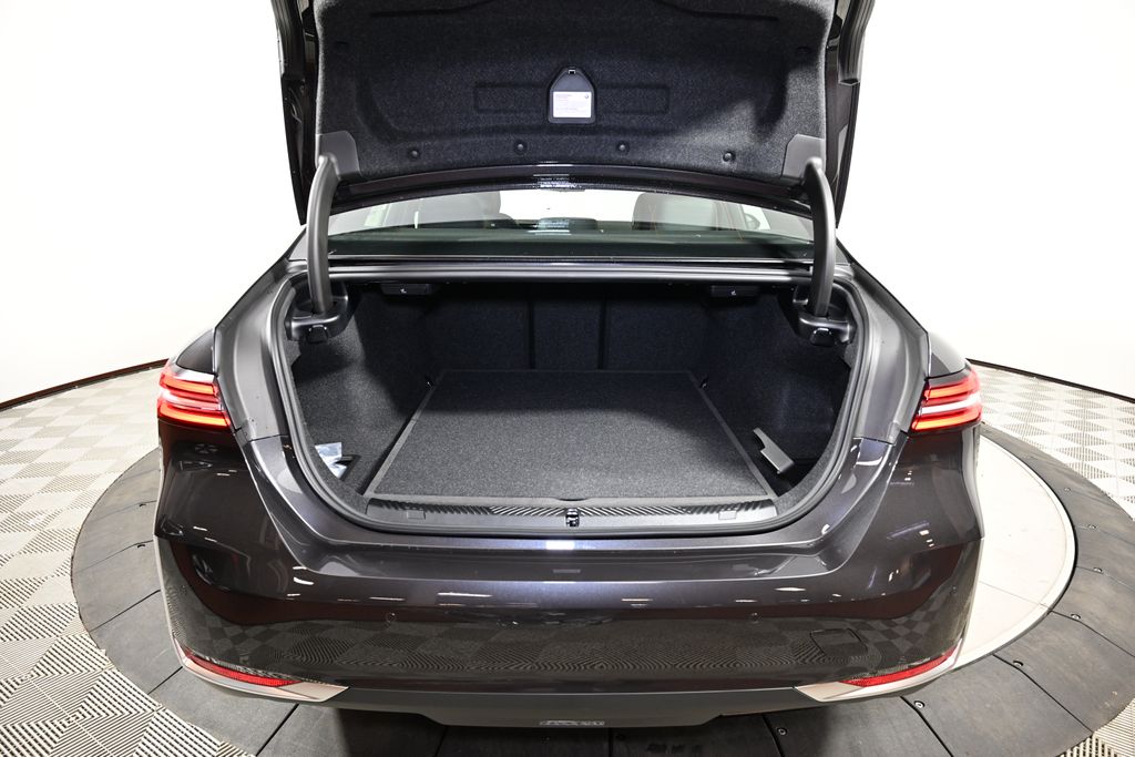 Thumbnail: 2025 BMW 5 Series - 10