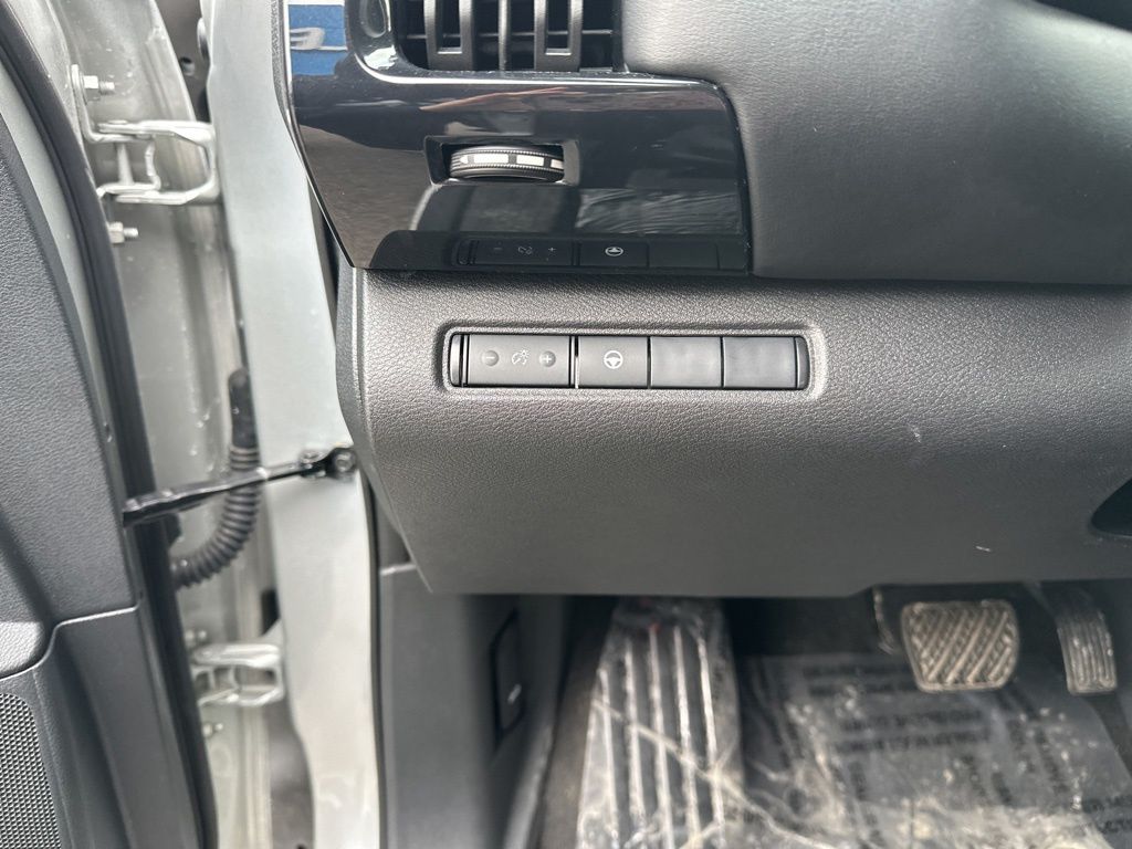 2024 Nissan Pathfinder SV photo