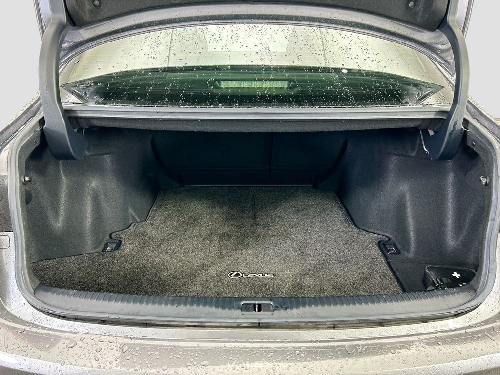 Thumbnail: 2016 Lexus IS - 26