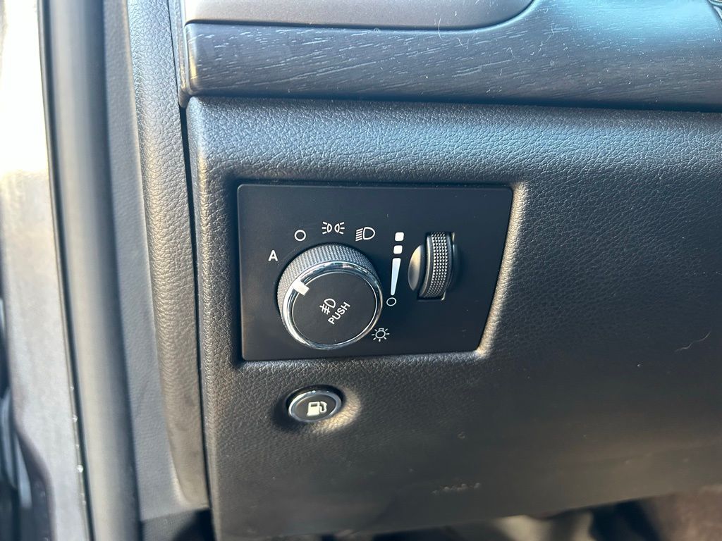 Thumbnail: 2018 Jeep Grand Cherokee - 17