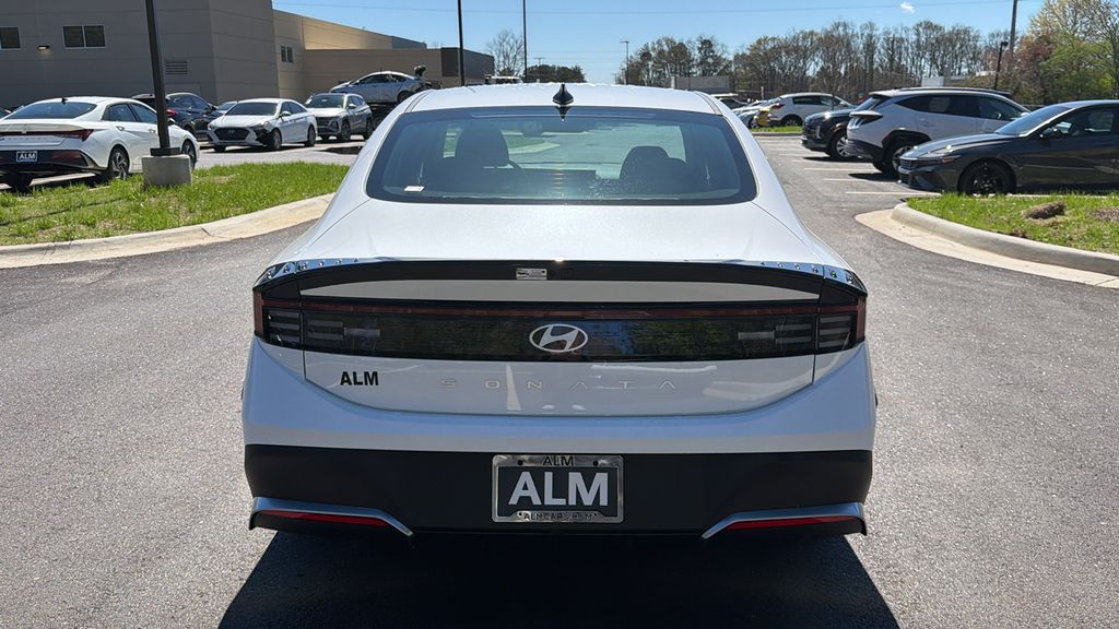 New 2026 White Hyundai SE image 7