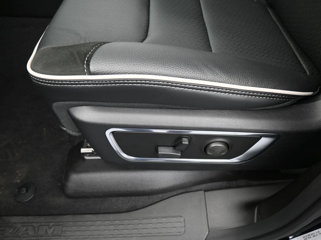 New 2026 Diamond Black Crystal Pearlcoat Ram Laramie image 16