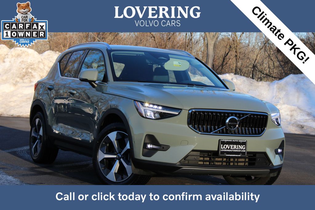 2025 Volvo XC40 B5 Plus Bright Theme AWD