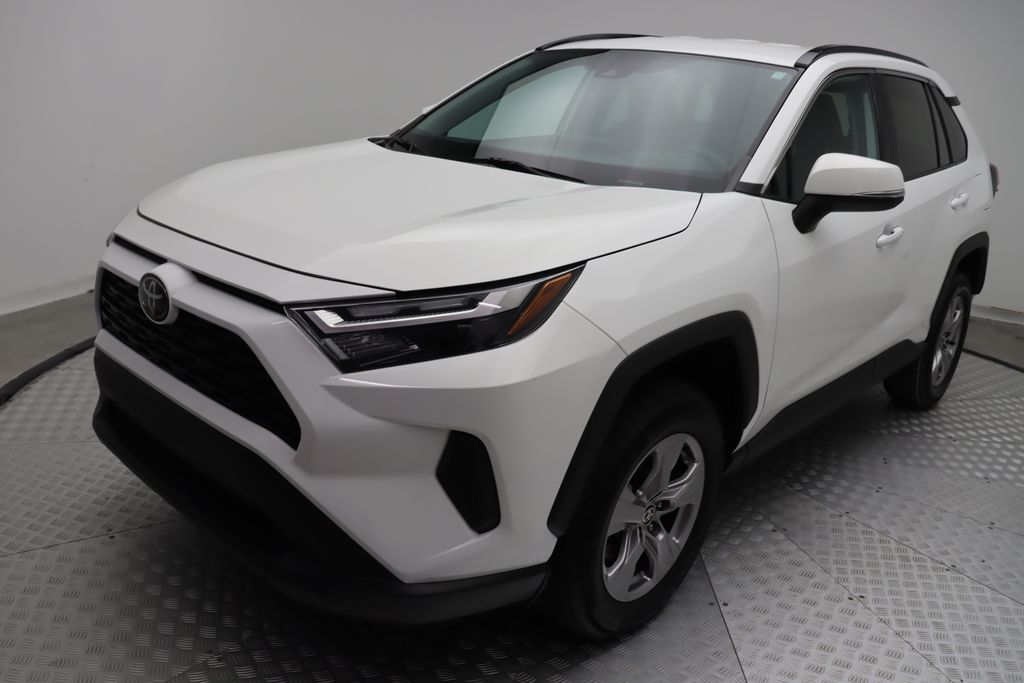 2023 Toyota RAV4 XLE 2