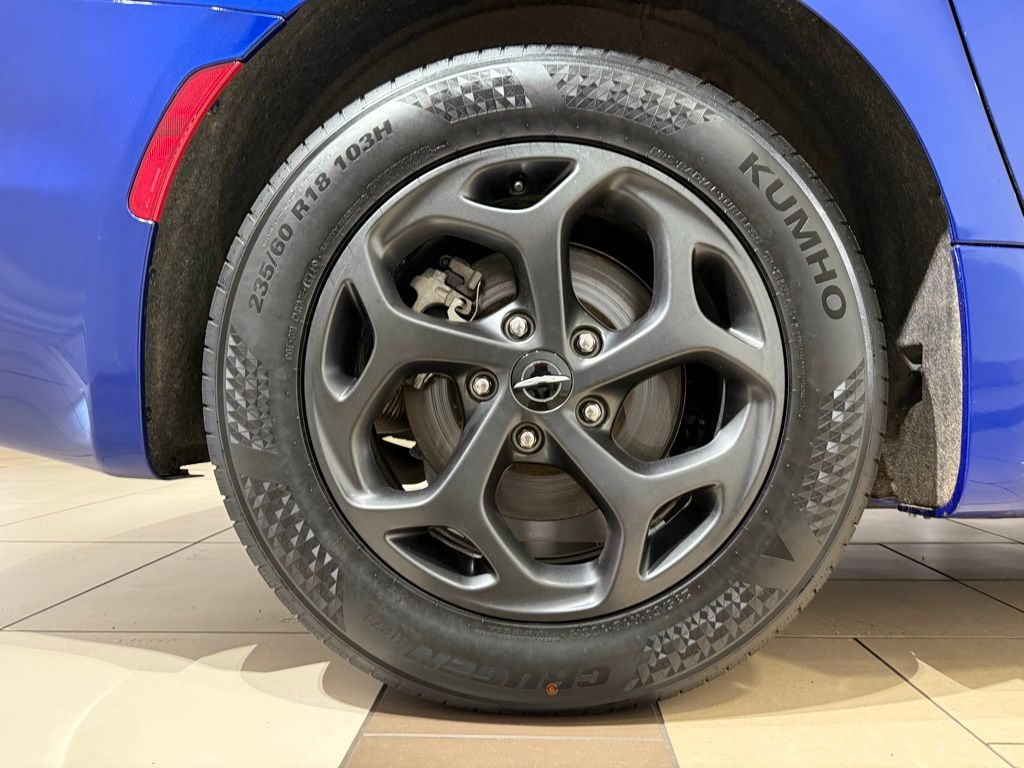 Thumbnail: 2021 Chrysler Pacifica - 9