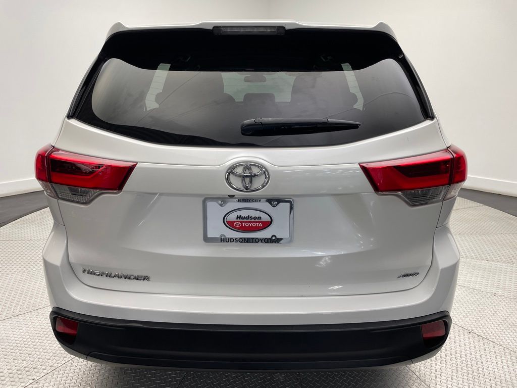 2019 Toyota Highlander LE 6