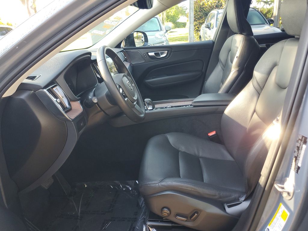 used 2023 Volvo XC60 car, priced at $28,895