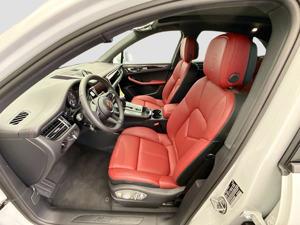 Thumbnail: 2026 Porsche Macan - 5