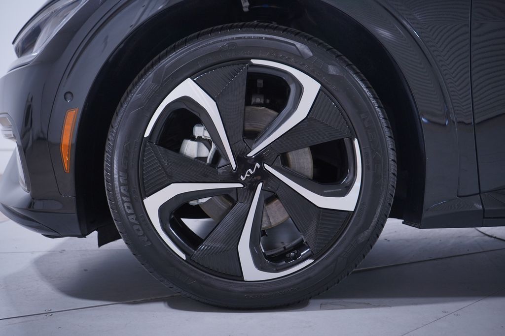 Thumbnail: 2022 Kia EV6 - 2