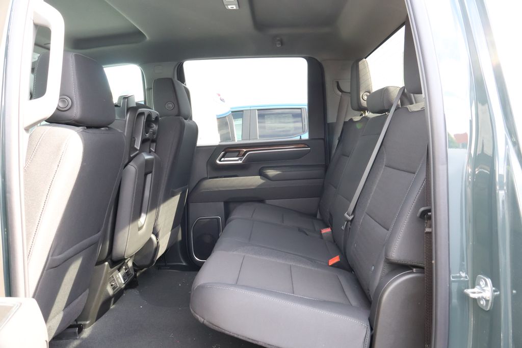 2025 Chevrolet Silverado 2500 LT 30