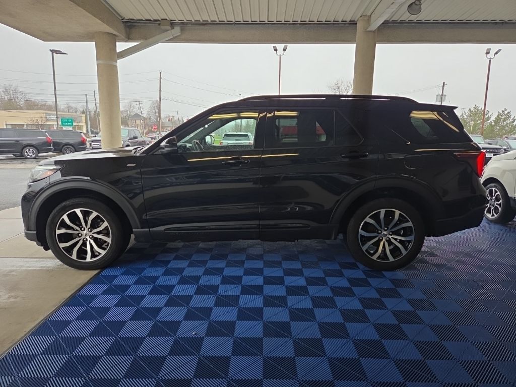 View vehicle photo 4