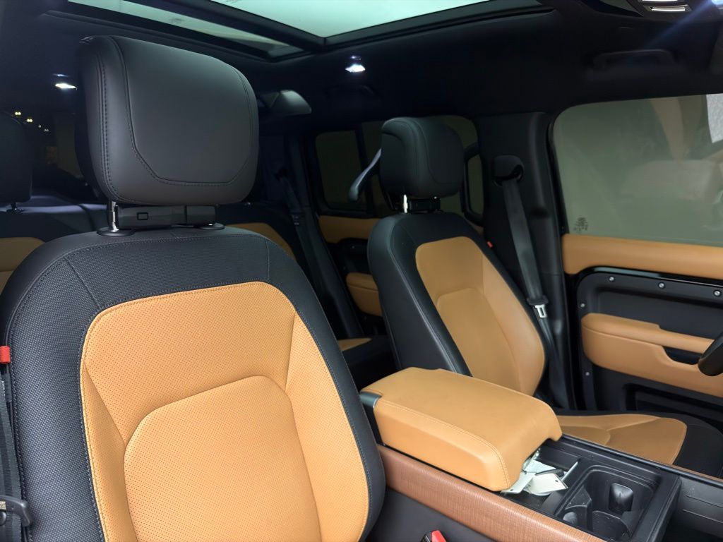 Thumbnail: 2024 Land Rover Defender - 5