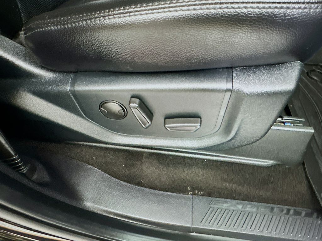 Used 2021 Black Ford XLT image 24