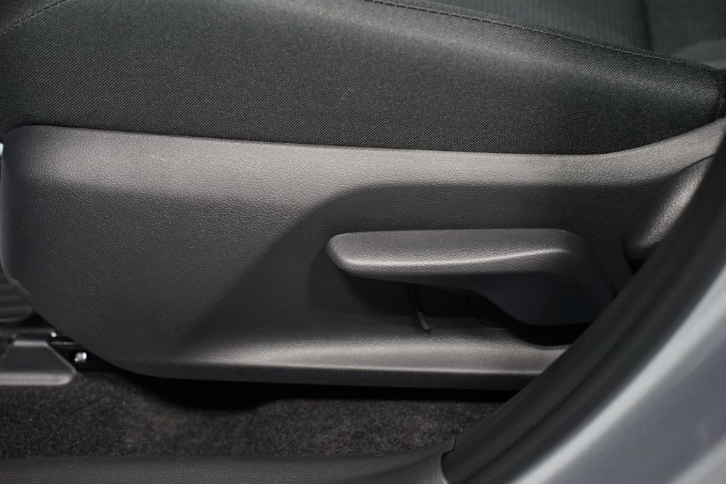 Thumbnail: 2025 Toyota RAV4 - 31