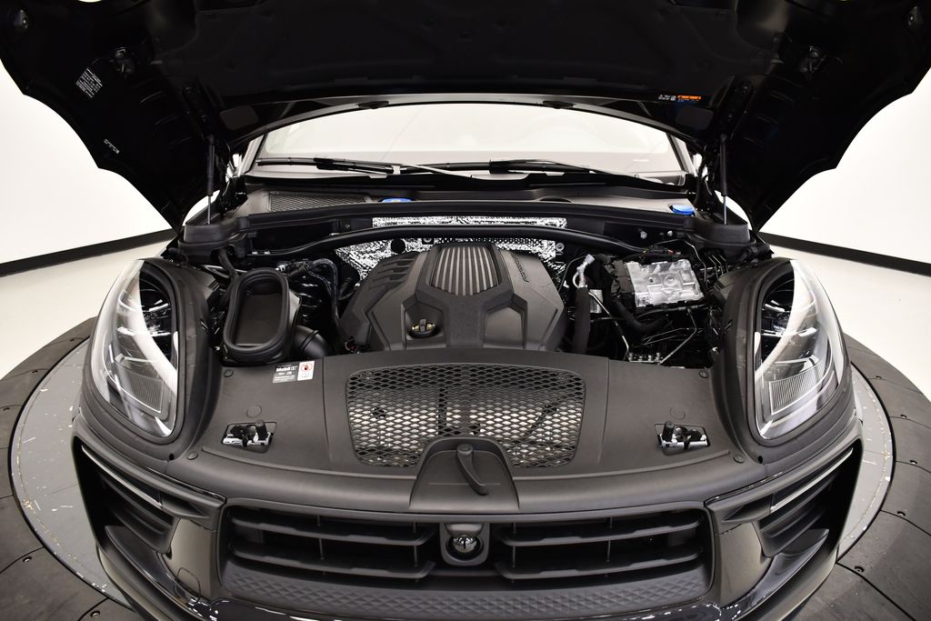 Thumbnail: 2025 Porsche Macan - 11