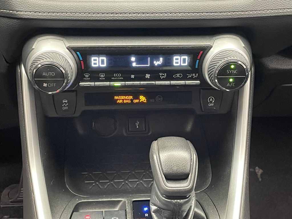 2022 Toyota RAV4 XLE 27