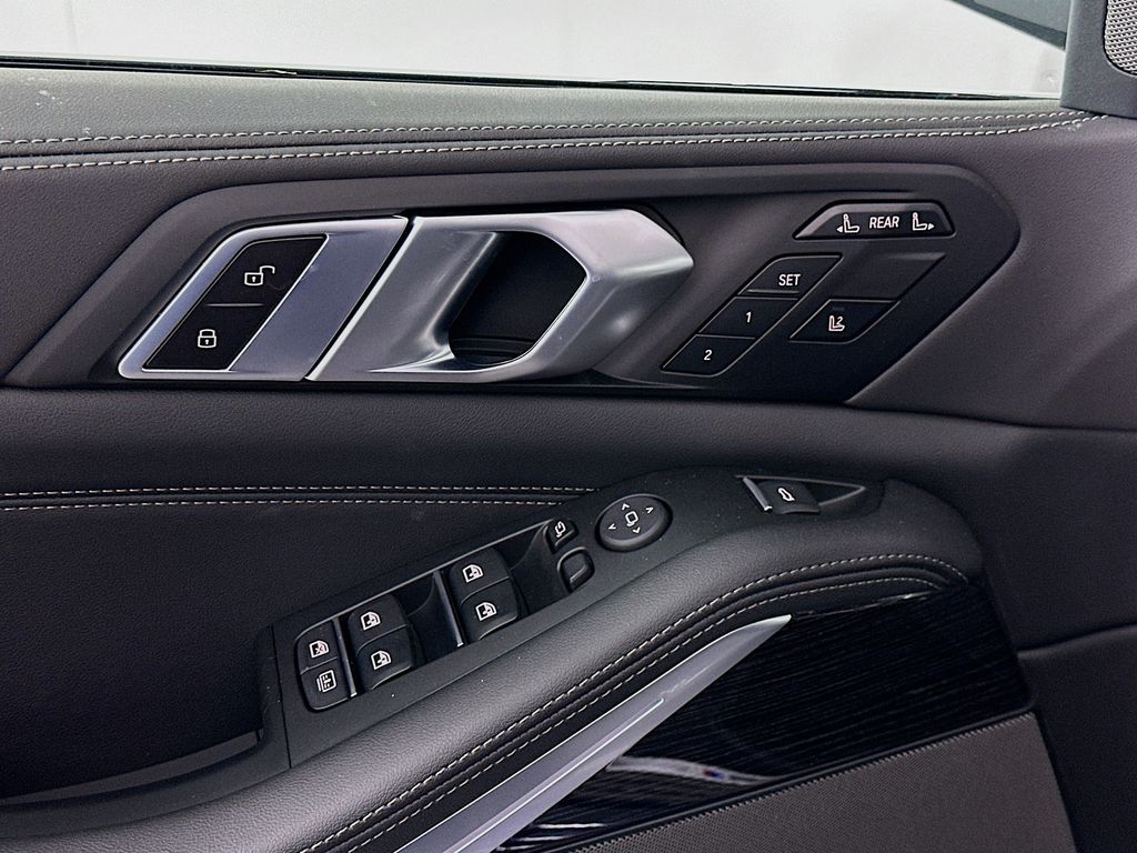 Thumbnail: 2026 BMW X7 - 20