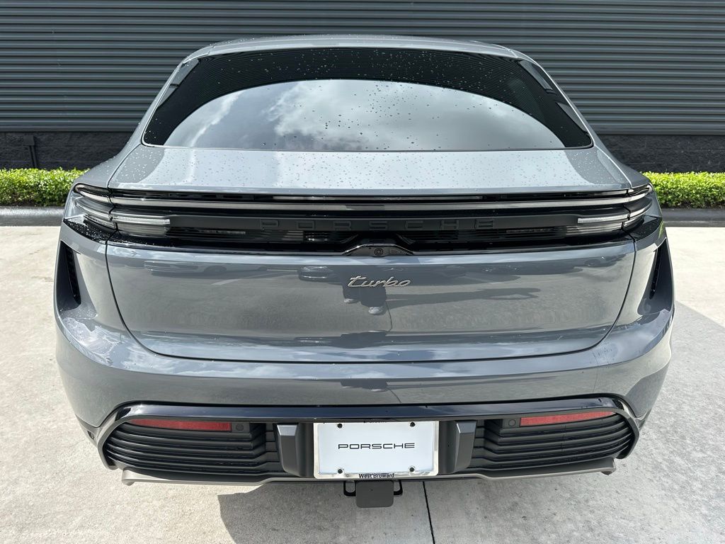 Thumbnail: 2026 Porsche Macan - 12