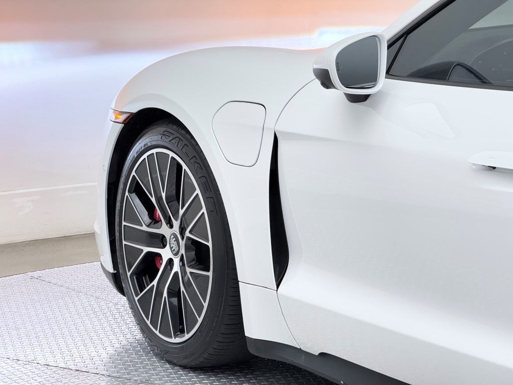 Thumbnail: 2020 Porsche Taycan - 14