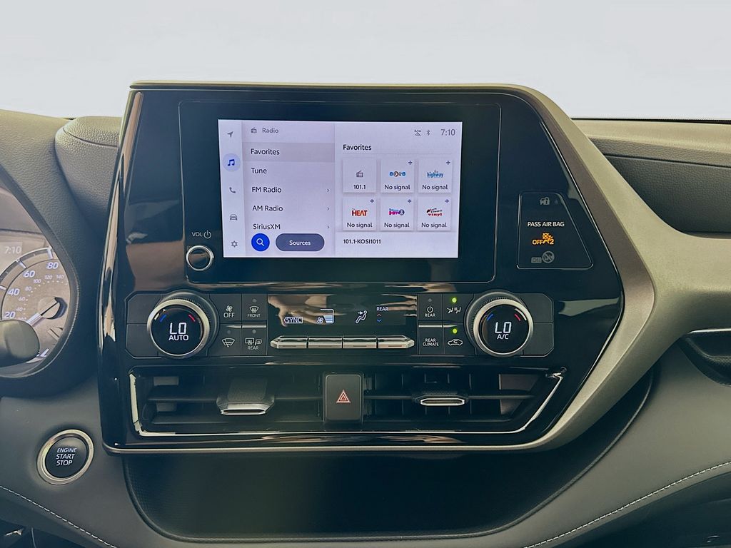 Thumbnail: 2024 Toyota Highlander - 14