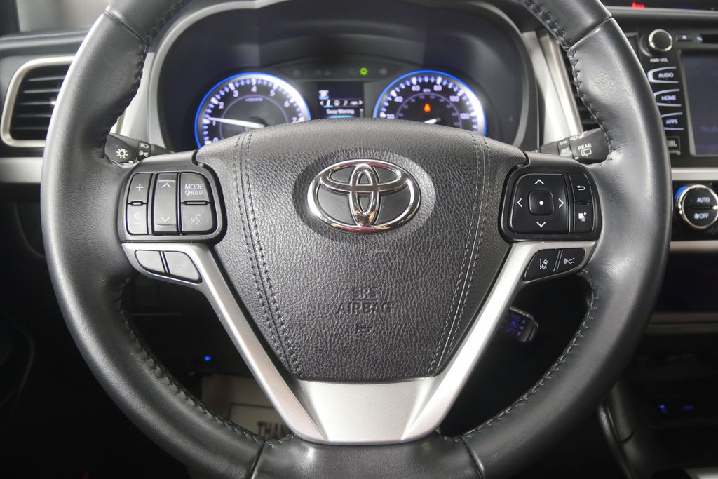 Thumbnail: 2019 Toyota Highlander - 22