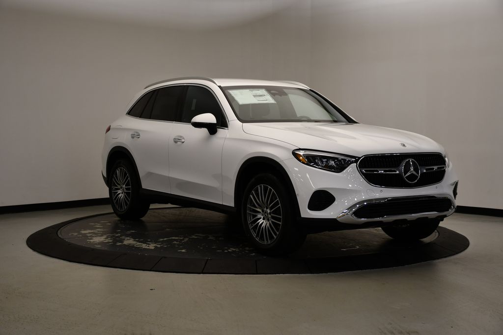 2025 Mercedes-Benz GLC 300 7
