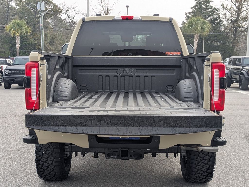 2026 Ford F-250 Super Duty Black Widow