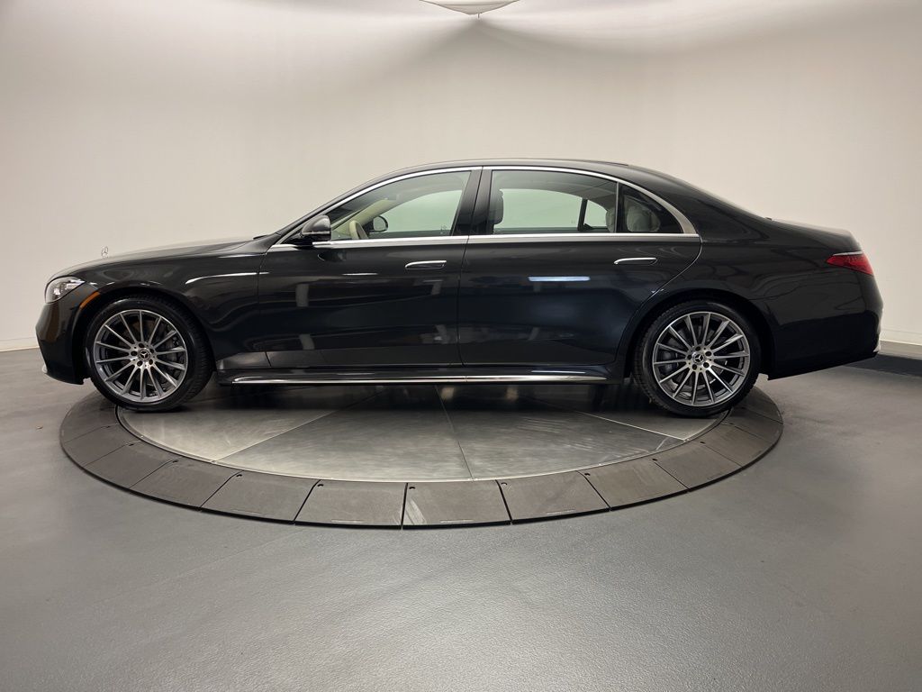 Thumbnail: 2025 Mercedes-Benz S-Class - 4