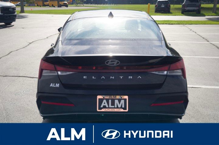 New 2026 Black Hyundai SE image 7