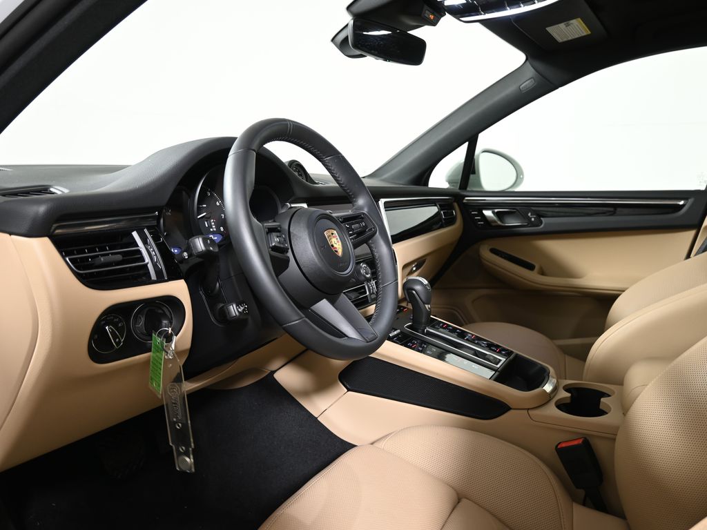 Thumbnail: 2025 Porsche Macan - 4
