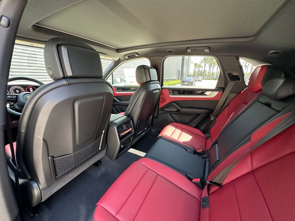 Thumbnail: 2025 Porsche Cayenne - 32