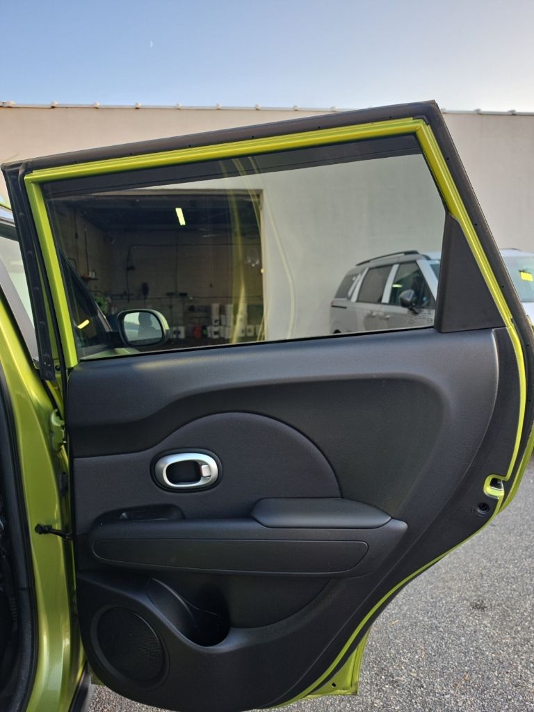 Used 2015 Green Kia Plus image 25