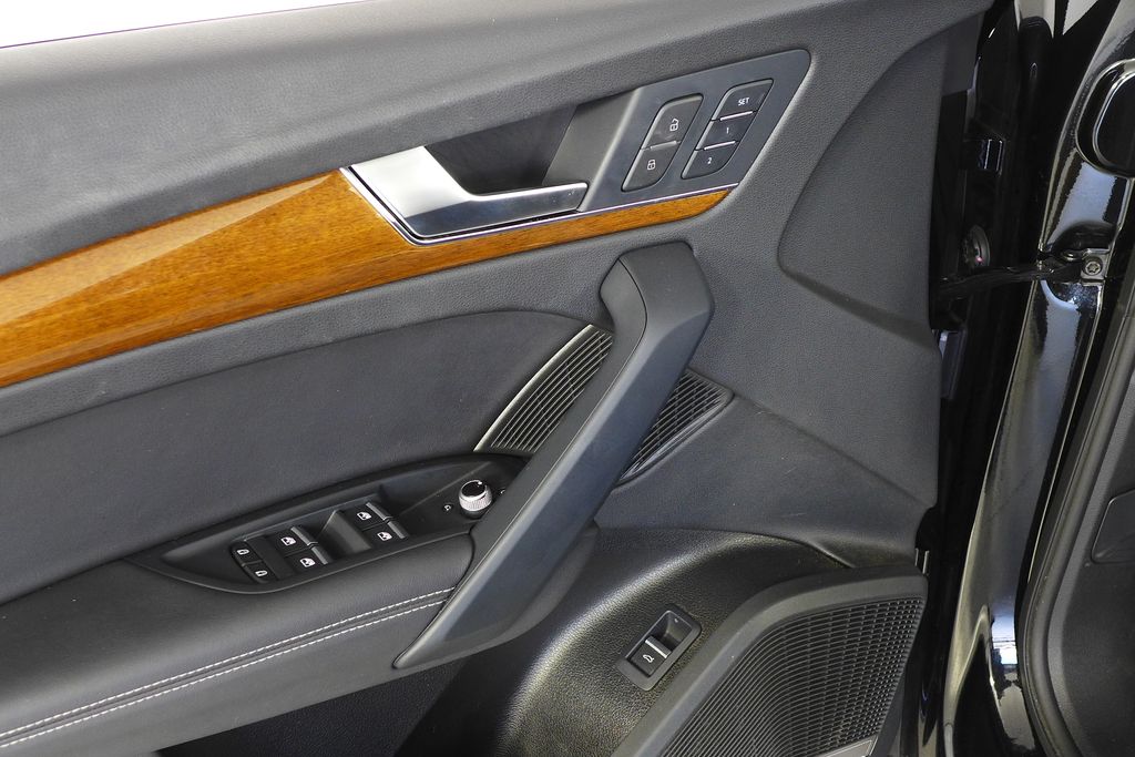 Thumbnail: 2023 Audi Q5 - 12